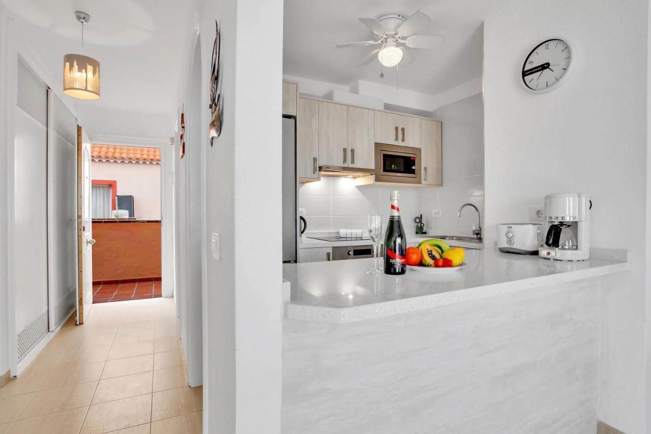 Top Floor, Sea View, Huge Terrace, Heated Pool, Garage Лос Кристианос Экстерьер фото